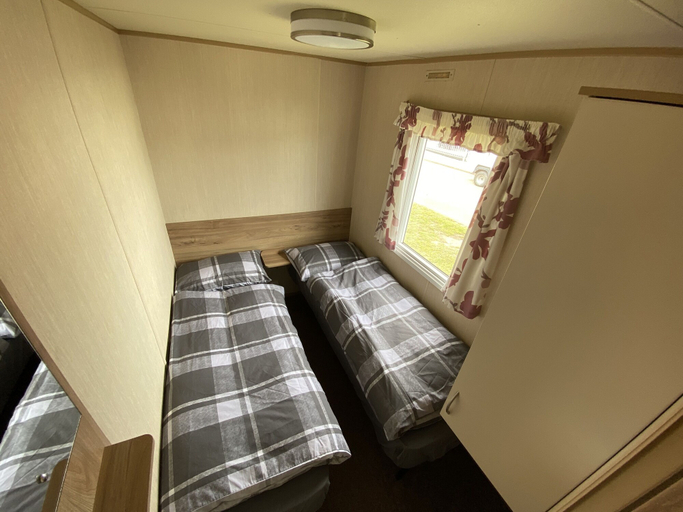 Bedroom 2, 3 Bed 8 Berth Caravan in California Cliffs - M1, Norfolk