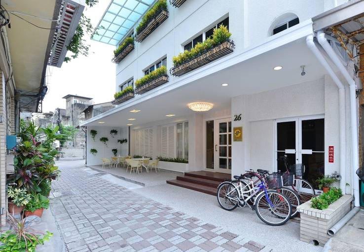 Exterior & Views