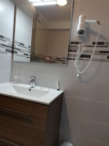 Bathroom 4, Hotel de France, Ille-et-Vilaine