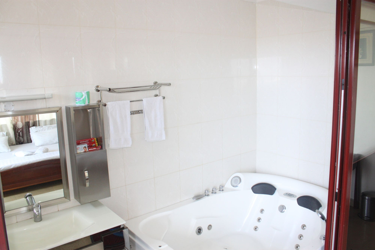 Bathroom 4, MIC Hotel, Kinondoni