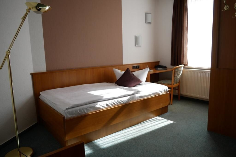 Bedroom 2, Hotel Garni Brauhof Niederwiesa, Mittelsachsen