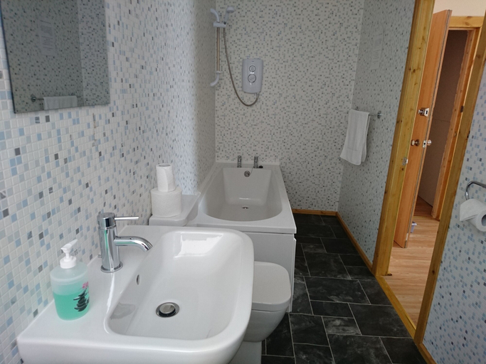 Bathroom 3, Dee Hotel, Aberdeen