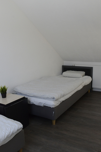 Bedroom 3, Pforzheim Ferienhaus 24-7, Pforzheim