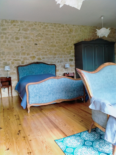 Bedroom 5, La Cadournaise, Gironde