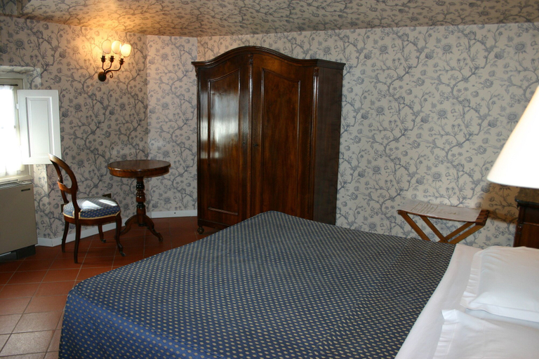 Bedroom 3, Locanda Del Lupo, Parma