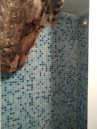 Bathroom shower 2, Grotta Paradiso, Ragusa
