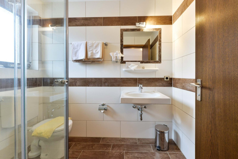 Bathroom 5, Landhotel Huber Am See, Bad Tölz-Wolfratshausen