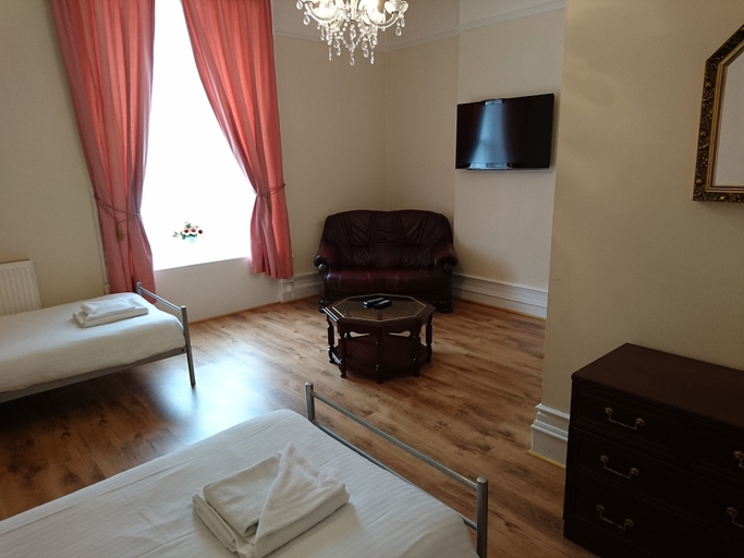 Others 5, Dee Hotel, Aberdeen