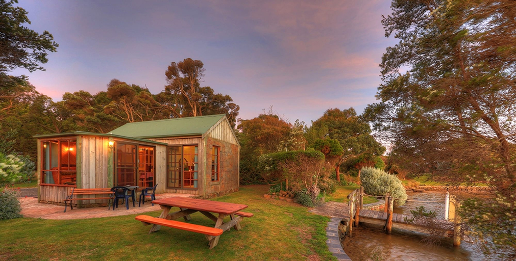 Stanley Lakeside Spa Cabins, Circular Head