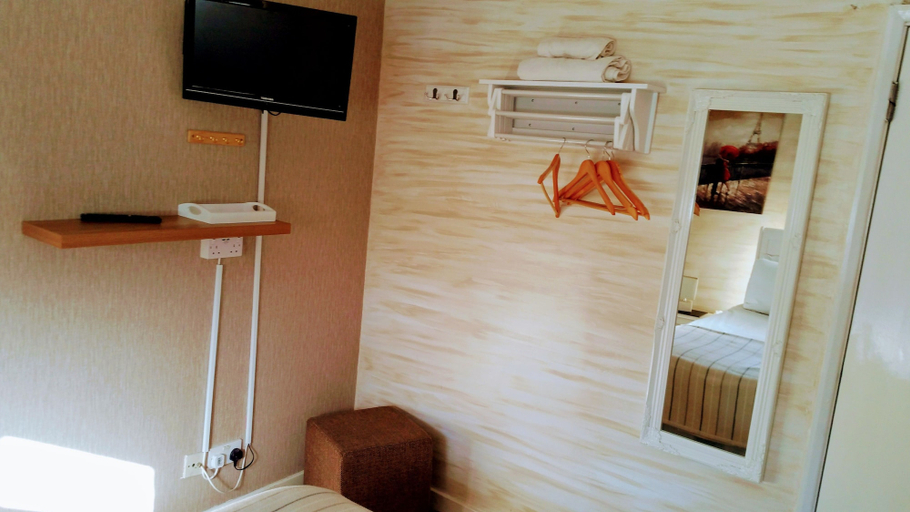 Bedroom 2, The Crown Inn, Derbyshire