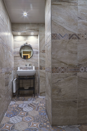 Bathroom 4, Baratero City Corner Apartment, Stolichna