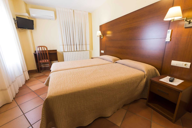 Bedroom 4, Hostal Restaurante Santa Cruz, Salamanca