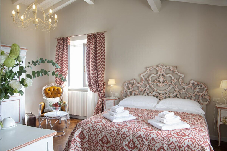 Bedroom 2, Villa Zelma, Pistoia