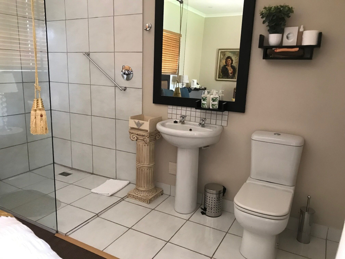 Bathroom 3, Tuscana Villa Guesthouse, Fezile Dabi