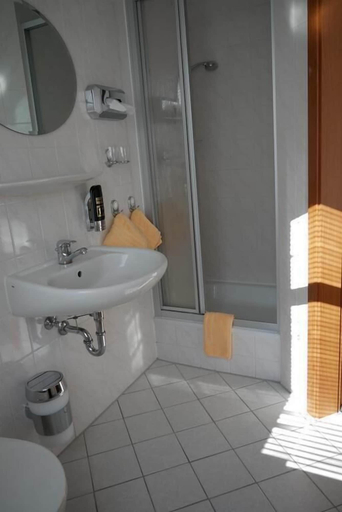 Bathroom 5, Hotel Garni Brauhof Niederwiesa, Mittelsachsen