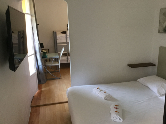 Bedroom 3, Hôtel Restaurant Le 8, Alpes-Maritimes