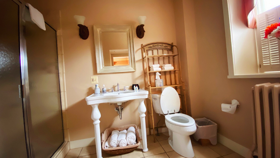 Bathroom 3, The Wayside Inn Bed & Breakfast, Howard