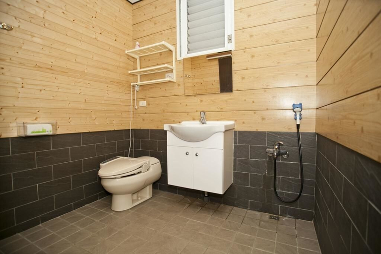 Bathroom 5, Chulu Ecological Farm B&B, Taitung