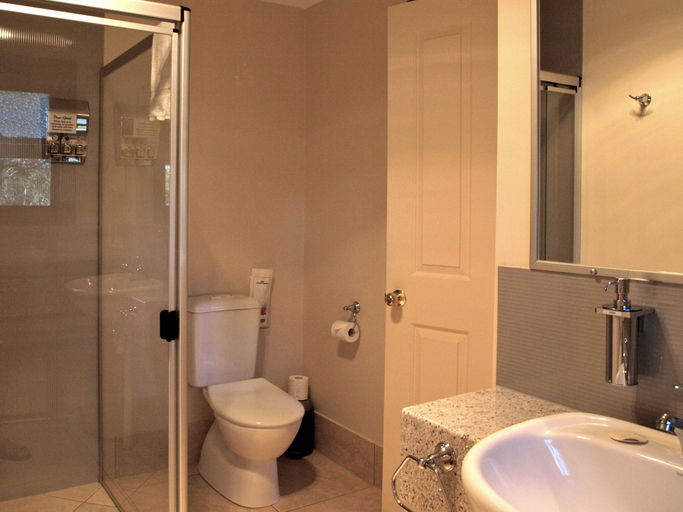 Bathroom 5, Amamoor Lodge, Cooloola (excl. Gympie)