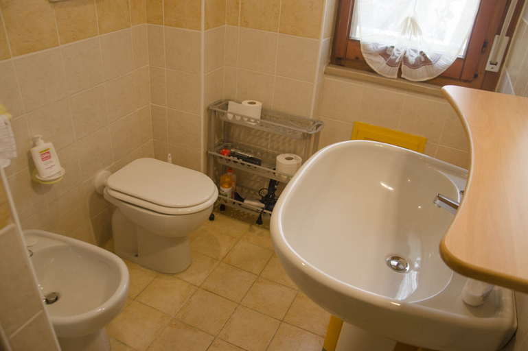Bathroom 3, Casa Lampuga, Sassari
