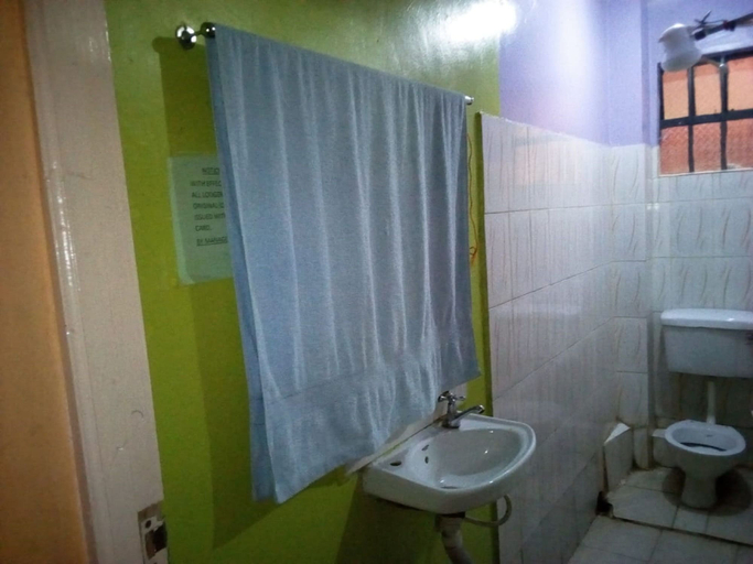 Bathroom 4, The Plateau Breeze Hotel, Ruiru