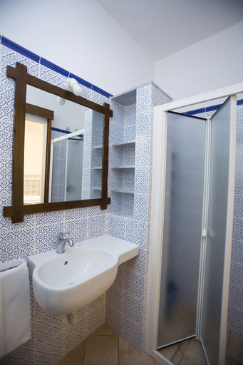 Bathroom 5, Miramare Residence, Trapani