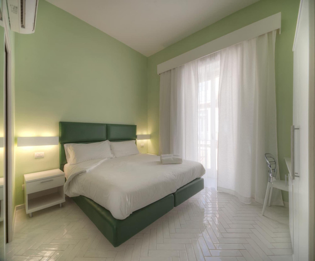 Bedroom 5, New Domus Sorrento, Napoli