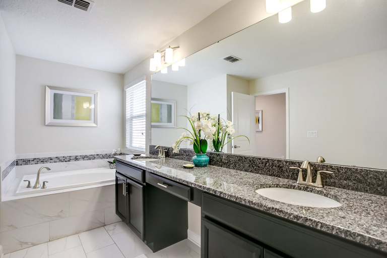 Bathroom 4, 5 Bdrm Gated Golf Community Villa, Osceola