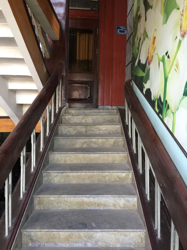 Others 5, Nha Nghi Tham Quyen, Cẩm Phả