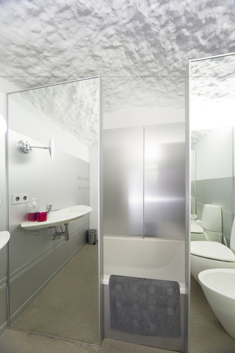 Bathroom 4, Cuevas del Cohetero - Sacromonte, Granada