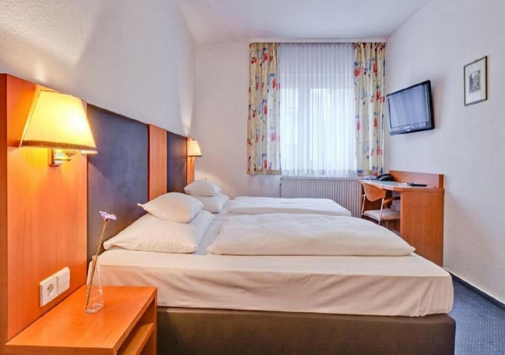 Bedroom 4, Hotel Am Friedensplatz, Stuttgart
