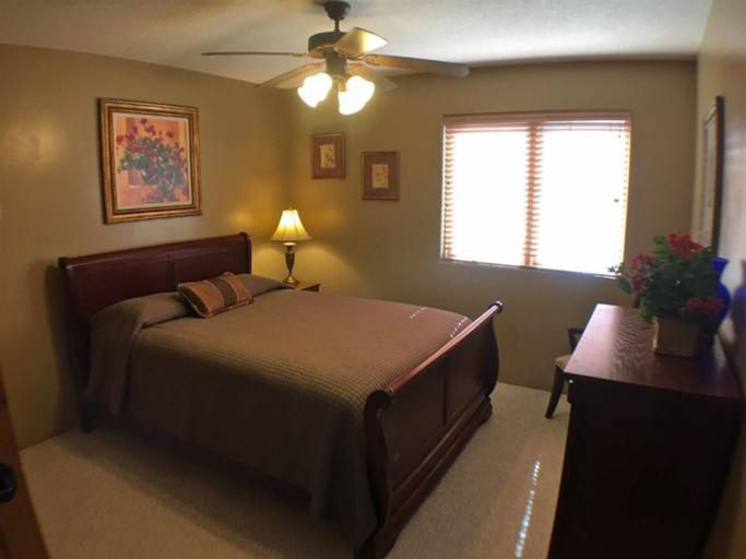 Bedroom 3, Four Seasons, Colfax