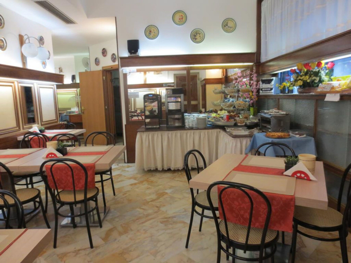 Food & Drinks 5, Hotel Italia, Mantua