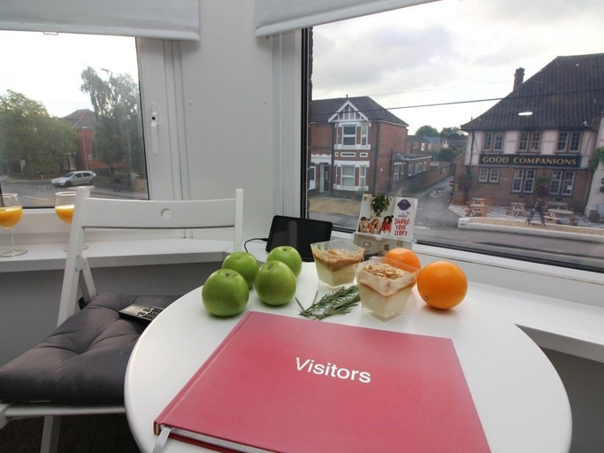 Food & Drinks 5, Beddoe Apartments, Hampshire