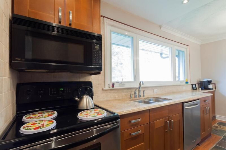 Others 4, Beautiful Detached 6 Bedroom House, Toronto