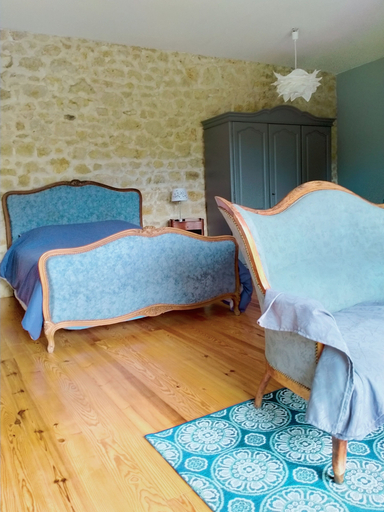 Bedroom 3, La Cadournaise, Gironde