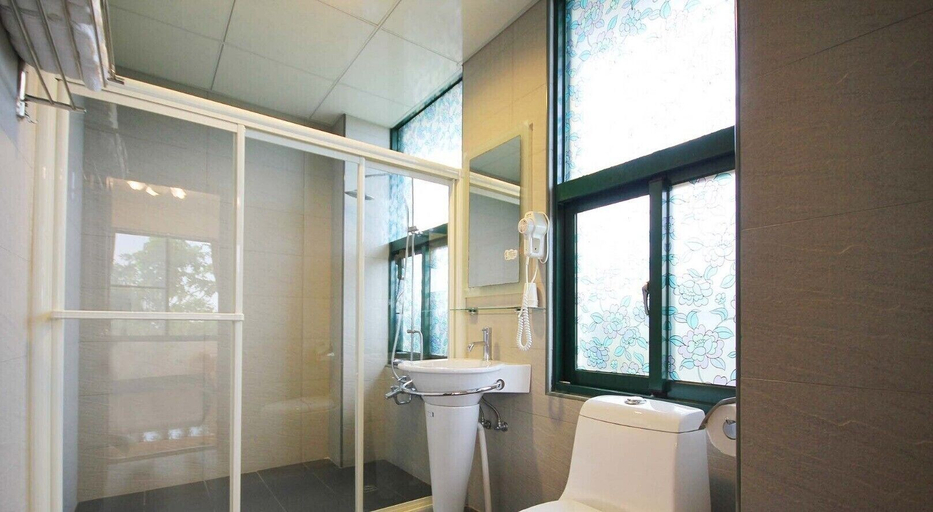 Bathroom 3, Jing Guan Yuan, Nantou