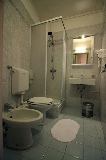 Bathroom, Albergo Ristorante la Bussola, Bergamo