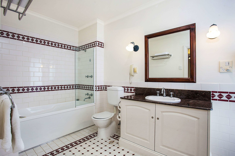Bathroom 5, Quality Hotel Bentinck, Glenelg - Portland