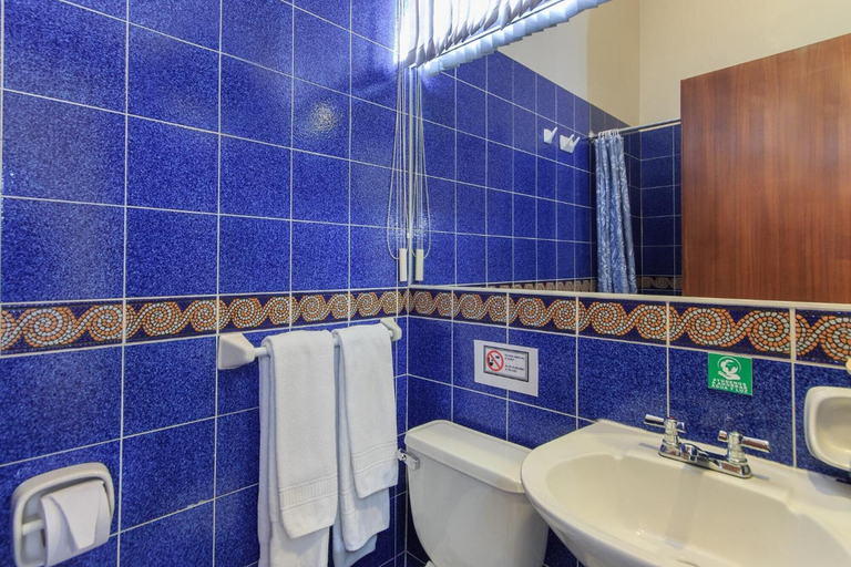 Bathroom 5, La Cartuja, Quito