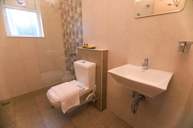 Bathroom 5, Chandra Inn, Kollam