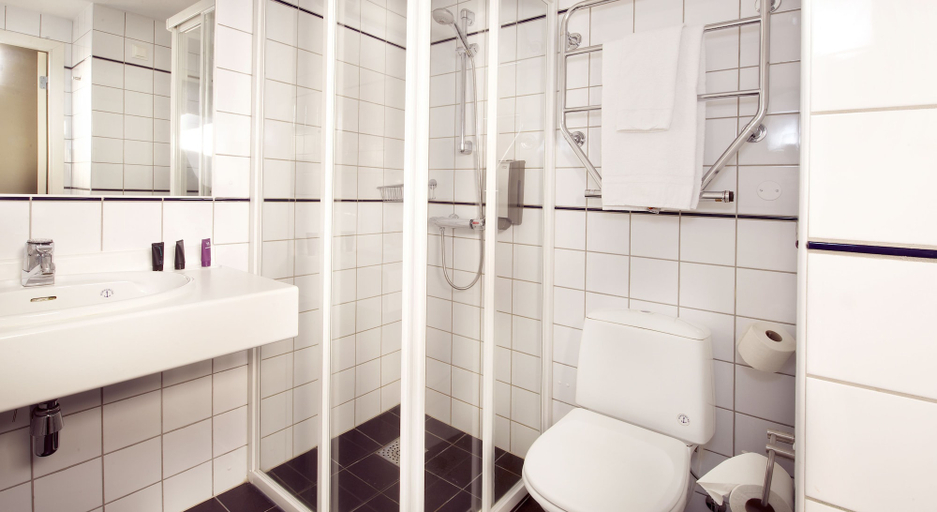 Bathroom 4, Home Hotel Hammer, Lillehammer
