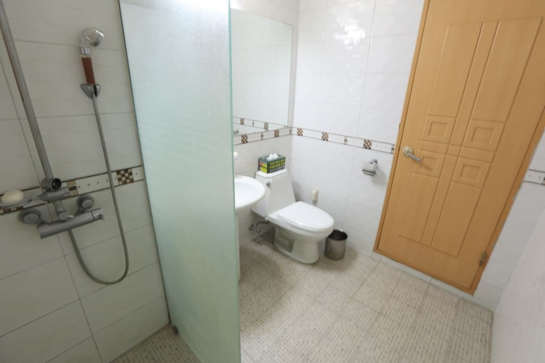 Bathroom 3, Bellagio Motel, Suncheon