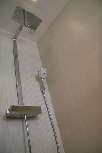 Bathroom 5, Les Suites Champenoises, Marne