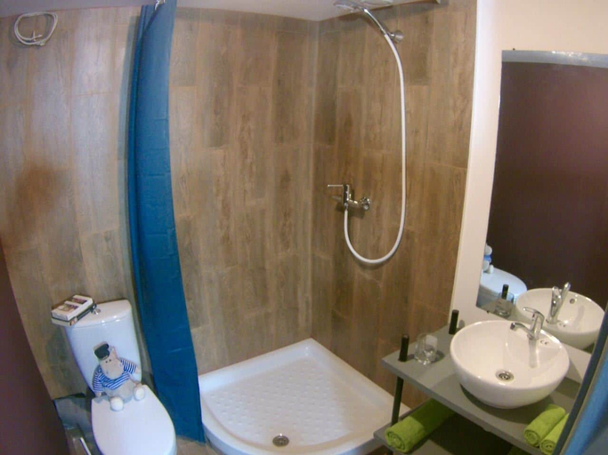 Bathroom 3, ApartHotel Malaya Morskaya 15, Sankt-Peterburg gorsovet