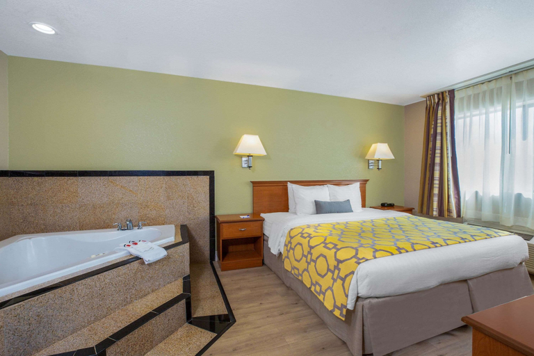 Bedroom 3, Baymont by Wyndham Tehachapi, Kern