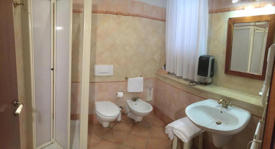 Bathroom 4, Hotel Il Barocco, Ragusa