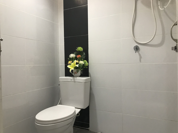 Bathroom 3, Kanyaphat Gardenview Resort, Ban Dung