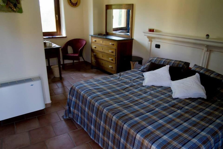 Bedroom 2, Agriturismo Tra Serra e Lago, Biella