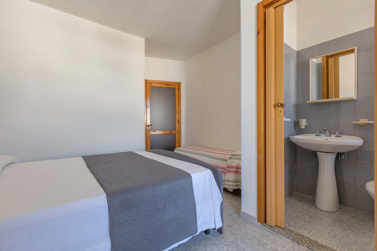 Room 2, 2465 Sunnyside Primo Piano by Barbarhouse, Lecce
